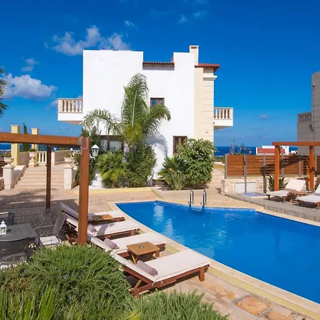 Case de vacanță Sunshine With Private Pool By Estia